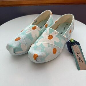 TOMS | Alpargata Soft Blue Retro Floral Print Women’s Size 5
